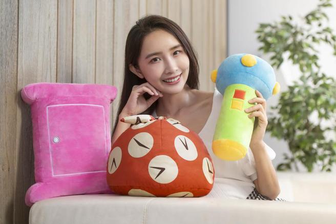 （台灣麥當勞攜手《哆啦A夢》自10月19日起推出三款「DORAEMON 祕密道具抱枕」。圖／台灣麥當勞提供）