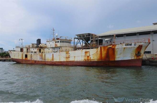 稍早传出，一艘航行于东沙岛西北方40浬的多哥共和国籍货轮「胜利号」（SHENG LI）遭颱风袭击。（翻摄自网站「vesselfinder」／李奇叡新北传真）