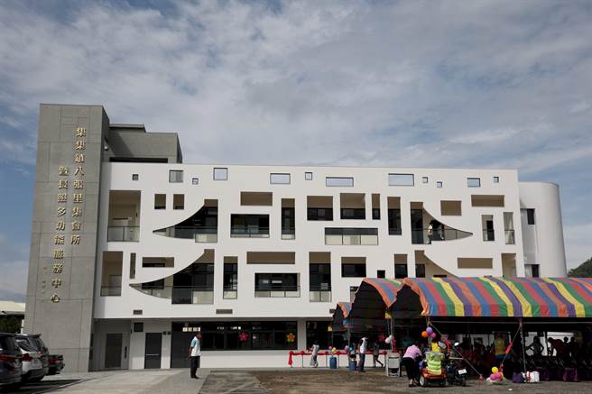 集集镇八张里集会所、暨长照多功能服务中心综合大楼，17日剪彩启用。（南投县政府提供／廖志晃南投传真）