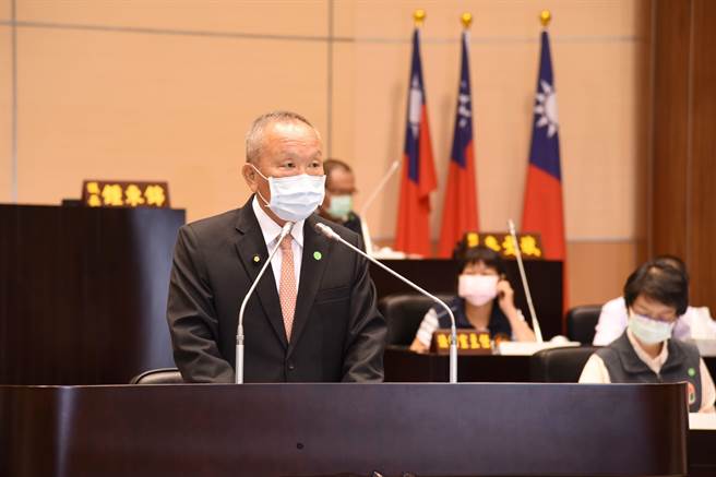 苗栗縣長徐耀昌將卸任，他稱不會再參選並還給老婆一個老公。（苗栗縣政府提供／李京昇苗栗傳真）