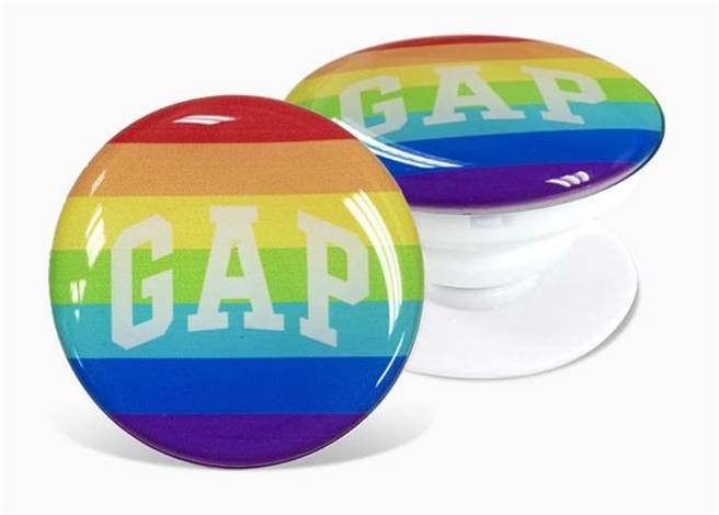 参与「我拍，故我在」活动，即可获得Gap彩虹游行手机支架。（Gap提供）