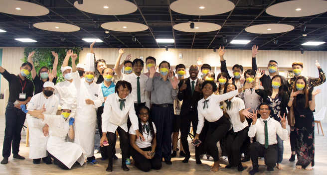 義守大學「國際文化義術節」系列活動，以美食開啟境外生與本國生的交流，現場氣氛互動熱絡。(照片/義守大學提供)