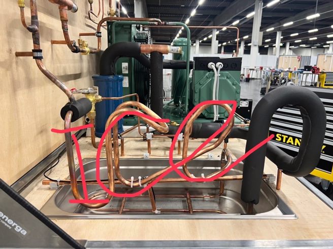 就读国立臺北科技大学机电技优领航专班的田佳承，为备战2022国际技能竞赛，每天回到母校臺北市立南港高工进行特训，经过近三年不间断的练习终获得这面珍贵的金牌。(照片/臺北市教育局提供)