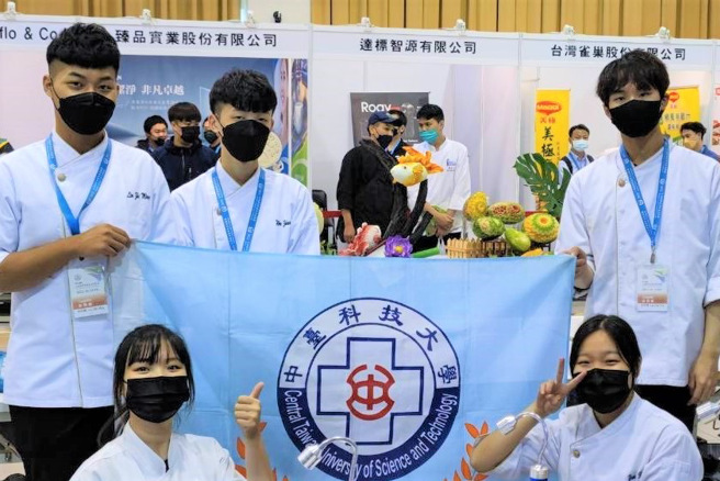 中臺科技大学于2022年度的台湾国际厨艺美食挑战赛（Taiwan Culinary Art Challenge, TCAC）勇夺双铜。(照片/中臺科技大学提供)
