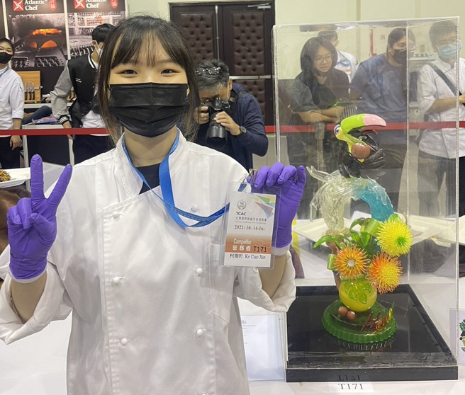 柯乔昕获得拉糖工艺赛铜牌。(照片/中臺科技大学提供)