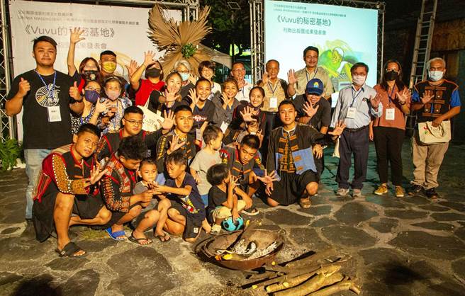 从部落採集，并以动画呈现的屏大学生作品「石板下」，已入围4项国际影展，更回到原乡完整播放。（屏东大学提供／林和生屏东传真）