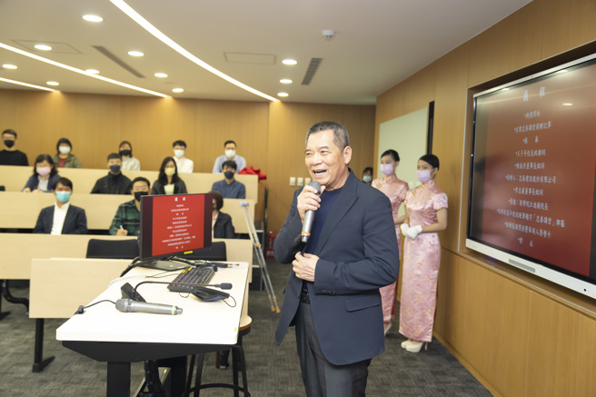 上為忠泰建設李忠義董事長。(照片/文化大學提供)