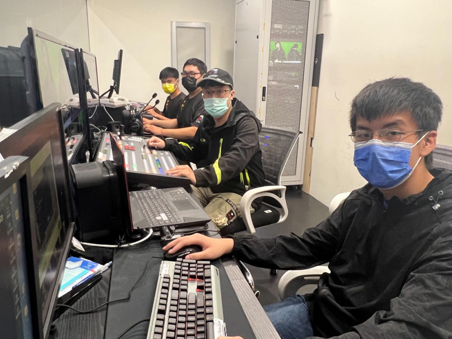 每位同学为了心中的目标，每天都勤奋练习。(照片/弘光科技大学提供)