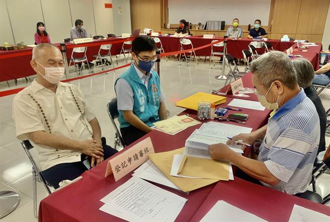 南投縣候選人號次抽籤，21日在「選委會禮堂」舉行。（廖志晃攝）