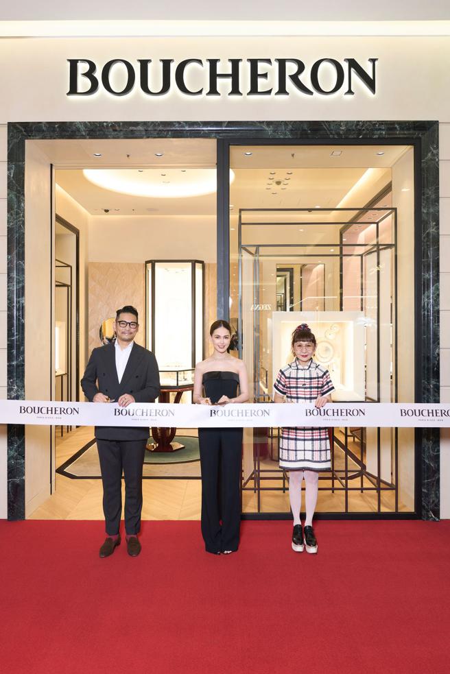 图八：宝诗龙台中店开幕，台湾区总经理陈正（左起）、品牌大使昆凌、板桥大远百董事总经理出席剪彩。（Boucheron提供）