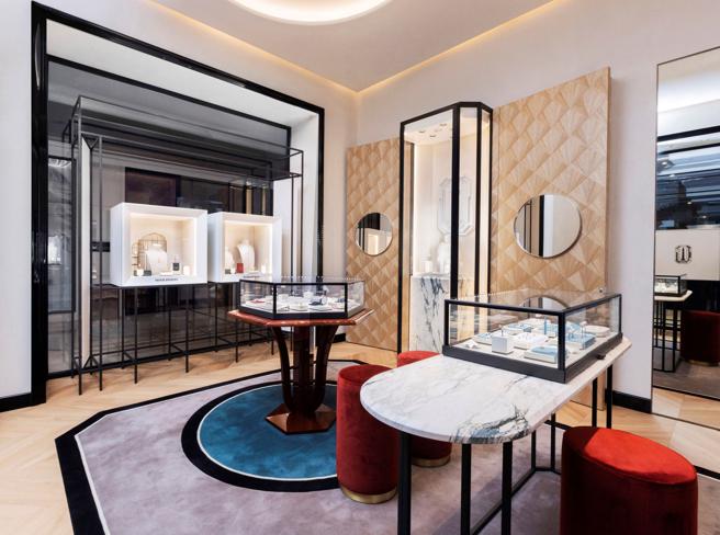 宝诗龙前进台中大远百设店，店装风格简约，充满法式优雅。（Boucheron提供）