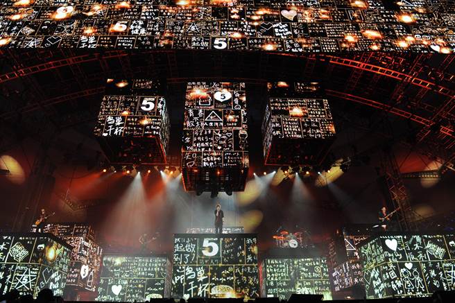 五月天诺亚方舟将结合这十年「诺亚方舟10周年进化復刻限定版演唱会」与时俱进、升级进化的高规格高质感现场演出制作。（相信音乐提供）