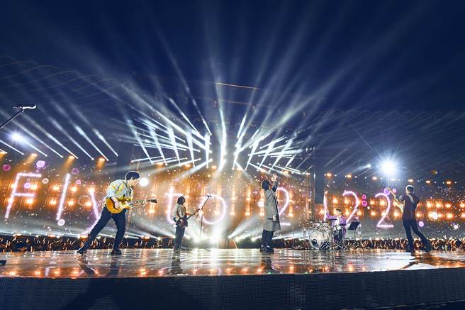 五月天「诺亚方舟10周年进化復刻限定版演唱会」陪伴大家迎接2023。（相信音乐提供）