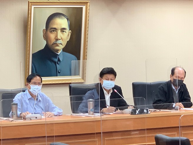 0918震灾花莲地区重建协调座谈，傅昆萁邀中央官员协调统合重建补助。(戴志扬翻摄)