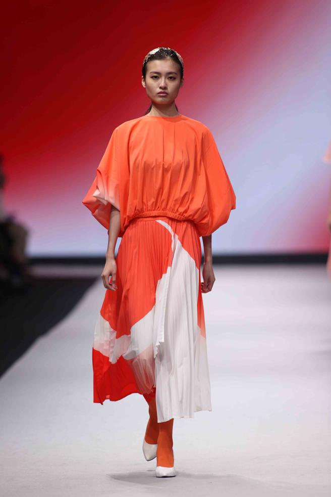 design+运用环保回收凉感材料制作，运用数位化的开发流程降低产品的碳排放量。（纺拓会提供）