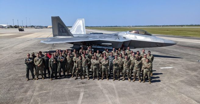 美国空军第94战机中队的F-22，携带并发射了28枚飞弹。(图/美国空军)