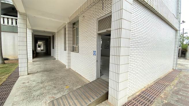 金沙國中東棟大樓已使用近50年，因屋齡老舊將進行重建，打造一個安全、友善、優質的校園教學環境(于家麒攝)