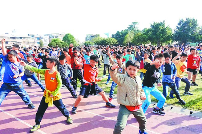 云林县政府把「七崁武术」列为西螺、二崙、崙背3乡镇国中小的武术特色课程，迄已13、14年。（周丽兰摄）