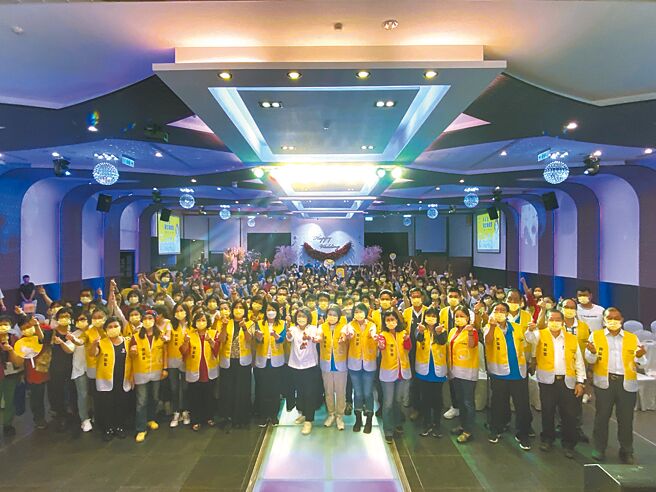 嘉义市长黄敏惠争取连任，妇女后援会成军，气势高昂。（廖素慧摄）