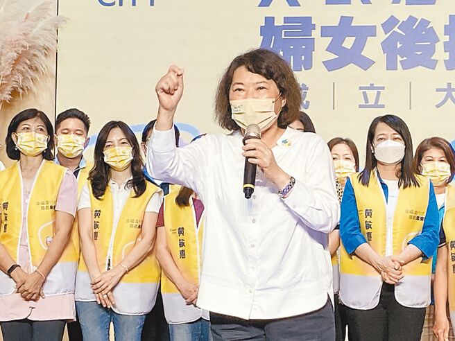 嘉义市长黄敏惠争取连任，高呼集中选票要求中央公平对待嘉义市。（廖素慧摄）