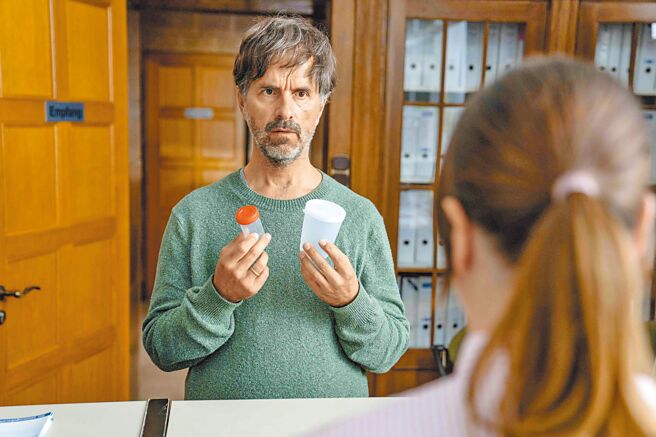 克里斯多福赫斯特主演《趴兔青春期》，竟好奇将钢珠塞入「菊花」。（海鹏提供）