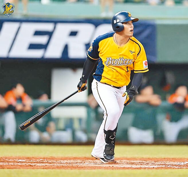 中信兄弟陈子豪在7局下从统一狮刘轩荅手中敲出超前2分炮。（中信兄弟提供）