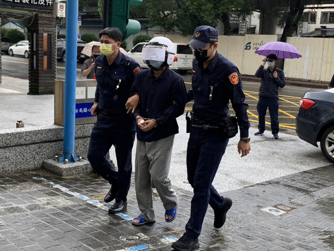 勒杀马籍女大生诡辩「想吓她」，陈姓凶嫌凌晨遭羁押未禁止接见通信。(李文正摄)