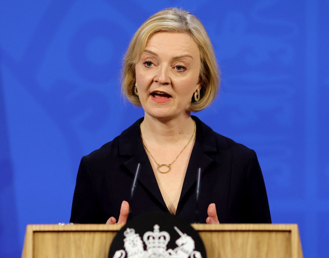英国首相特拉斯（Liz Truss）17日为经济计画引发的市场动盪道歉。（资料照／TPG、达志影像）