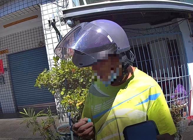 当时郑男酒测前还将手中薄荷糖吞下，企图掩盖酒味，进而降低酒精浓度。（翻摄照片／崔正纲高雄传真）