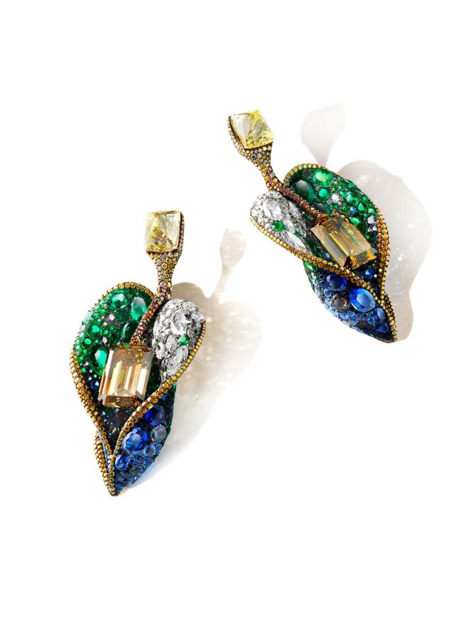 CINDY CHAO今年Black Label Masterpiece II大师系列毕卡索梦境耳环，2颗祖母绿式切割深棕黄钻共32.9克拉。（CINDY CHAO提供）