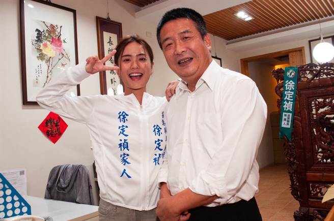 徐定祯称妻子女儿都支持他清白参选，不在乎存款只有27万元。（徐定祯竞总提供／谢明俊苗栗传真）