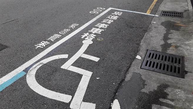 台中市政府试办地磁感应设备停车格，目前全市有6500格。（市府提供／张亦惠台中传真）