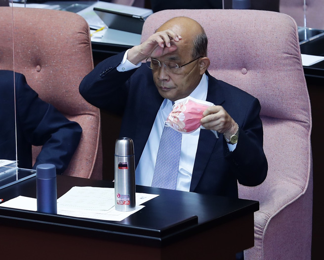 行政院长苏贞昌已接种高端疫苗为第二次追加剂，仍确诊新冠肺炎。（图／记者季志翔摄影）