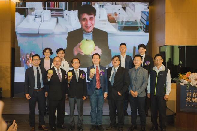 特贸三南之南都更基地实施者智匯方舟公司与日本建筑师安藤忠雄签约委托设计，预计投资106亿元打造商办产业生活及公共服务等综合型创新园区，同时与市府成立委员会，设立5GAIoT新创天使基金7千万元扶植新创事业，形塑亚湾5GAIoT产业生态体系。（高市都发局提供／袁庭尧高雄传真）