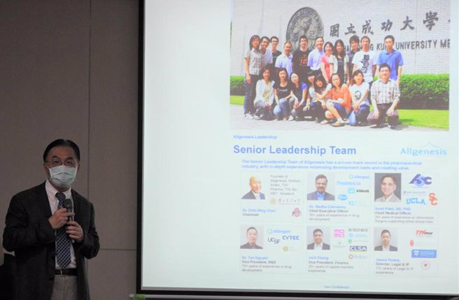 国科会今(18)日举办「化毒为药—糖尿病黄斑水肿新药成果发表」研究成果记者会。成功大学生物化学暨分子生物学研究所庄伟哲教授进行简报。(国科会提供／李侑珊台北传真)