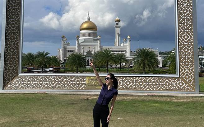 这次管管第一次造访汶莱，趁机会去了首都斯里巴加湾参访。（翻摄自管管粉专）