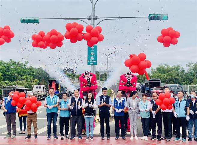 南投市139丙线（工业路），第2期新建道路工程，18日完工通车。（廖志晃摄）