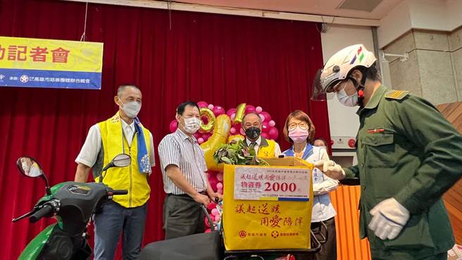 高雄市议会连续12年举办寒冬送暖活动，将于10月22日举办联合送暖活动，共计1686个经济弱势家庭受惠。（柯宗纬摄）