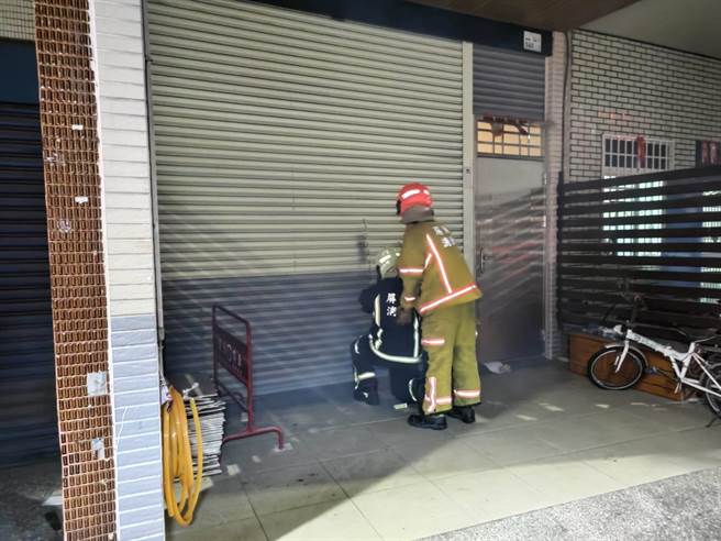 民眾欲点交内埔法拍屋，惊见焦尸与白骨。(警方提供)