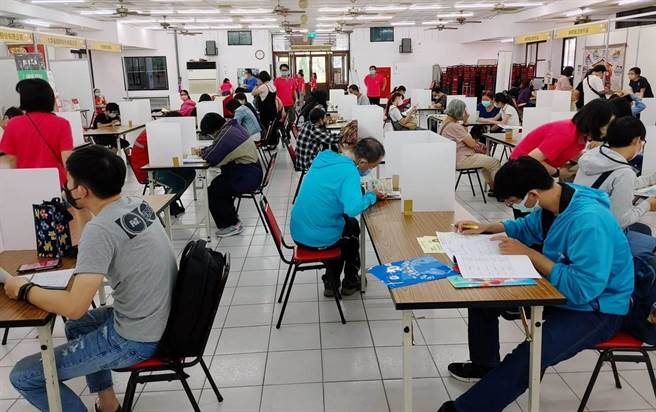 台南就业中心将于10月20日上午在南区彰南里活动中心举办现场徵才，解决观光产业人力荒。(本报资料照片)