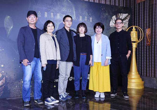 李志薔（左起）、蔡銀娟、林君陽、陳芯宜、嚴藝文、曹瑞原等導演出席公廣集團金鐘入圍茶會。（羅永銘攝）