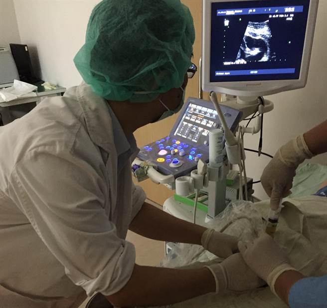 桃园市卫生局推行「健康幸福家庭补助计画」，提供孕前健检、羊膜或绒毛膜穿刺、第1、第2孕期母血唐氏症筛检补及中医助孕、养胎等服务。（桃园市卫生局提供／陈梦茹桃园传真）