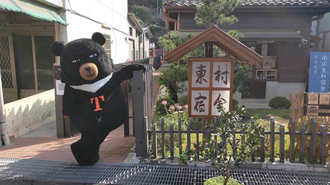 台中国际旅展10月21日登场，现场逾百项奖品满额就抽，还有「喔熊组长」联名商品。（参山处提供／潘虹恩台中传真）