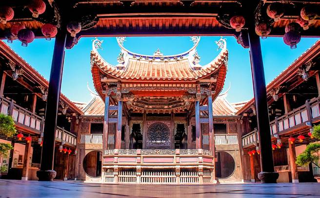 参山处长曹忠猷表示，现在是出外旅游的好时节，参山处于旅展期间推出多样系列游程优惠。（参山处提供／潘虹恩台中传真）