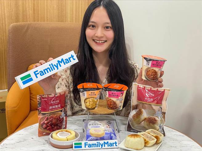 全家「妈妈煮艺」与网红千千携手推即食品，现买主食搭指定妈妈煮艺商品享1折5元等优惠。（全家提供）