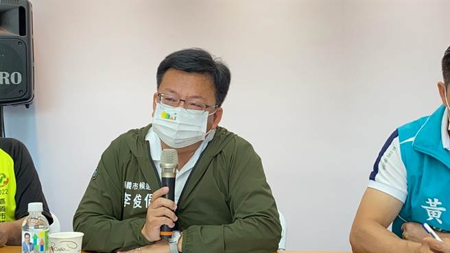 民進黨嘉義市長候選人李俊俋批評黃市府執行力差。（廖素慧攝）