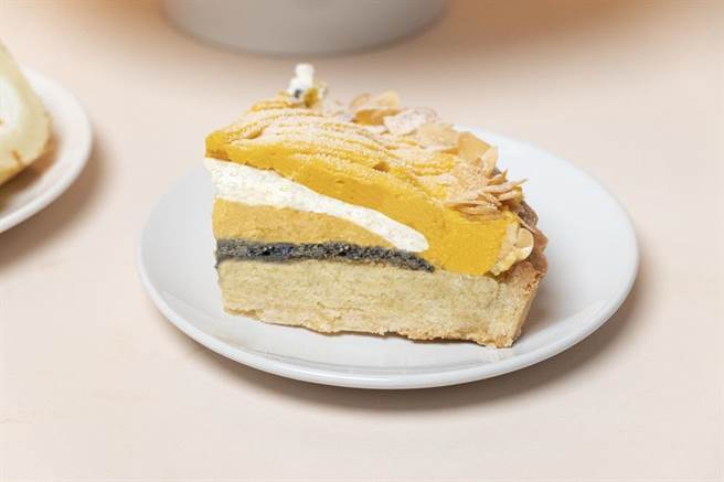 金色山丘-地瓜蒙布朗將於200家門市限定販售。（路易莎提供）