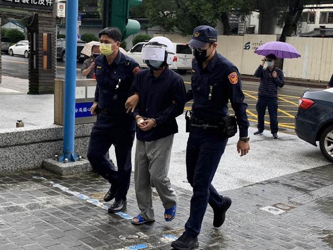 陈男为脱罪，强调女友多次寻短失败但被拆穿。（李文正摄）