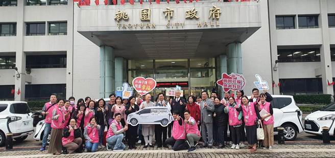 菩提山事业有限公司长期热心社会公益，本次捐赠16辆汽车给家庭暴力暨性侵害防治中心及14处家庭服务中心。(桃园市社会局提供)