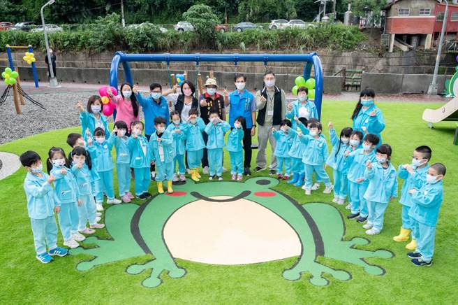 位于新北市新店区的青潭公园进行整建，主题游戏场今正式启用。（新店区公所提供／李奇叡新北传真）